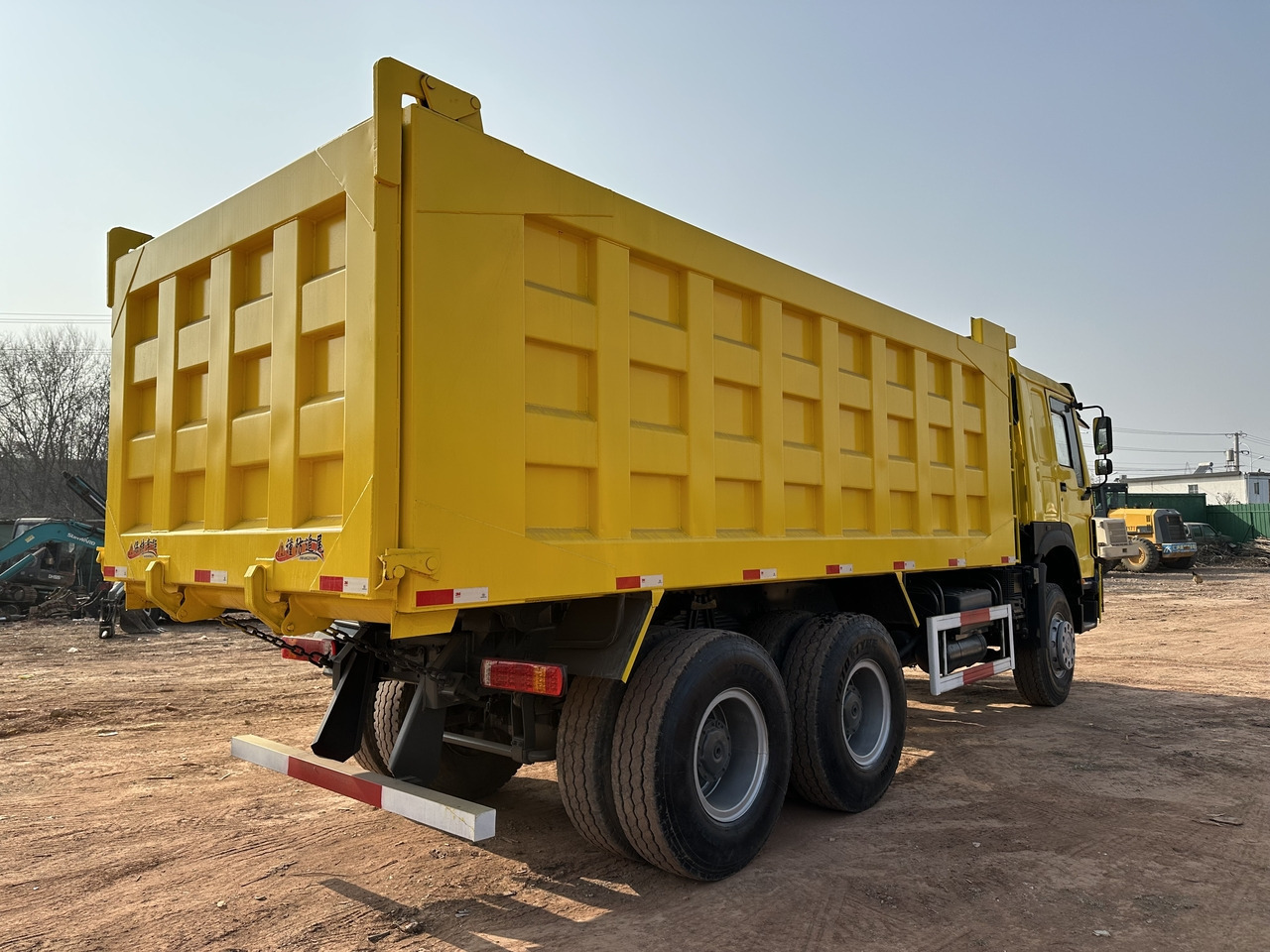 Tipper for transportation of silos SINOTRUK Howo 6x4 Dump truck 371hp: picture 8