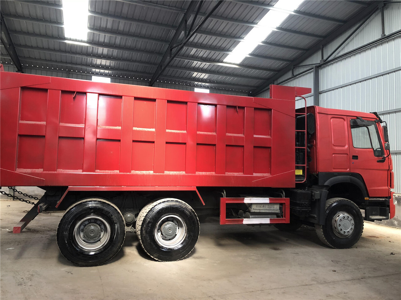 SINOTRUK Howo Dump truck 371hp - Tipper: picture 2 SINOTRUK Howo Dump truck 371hp - Tipper: picture 2