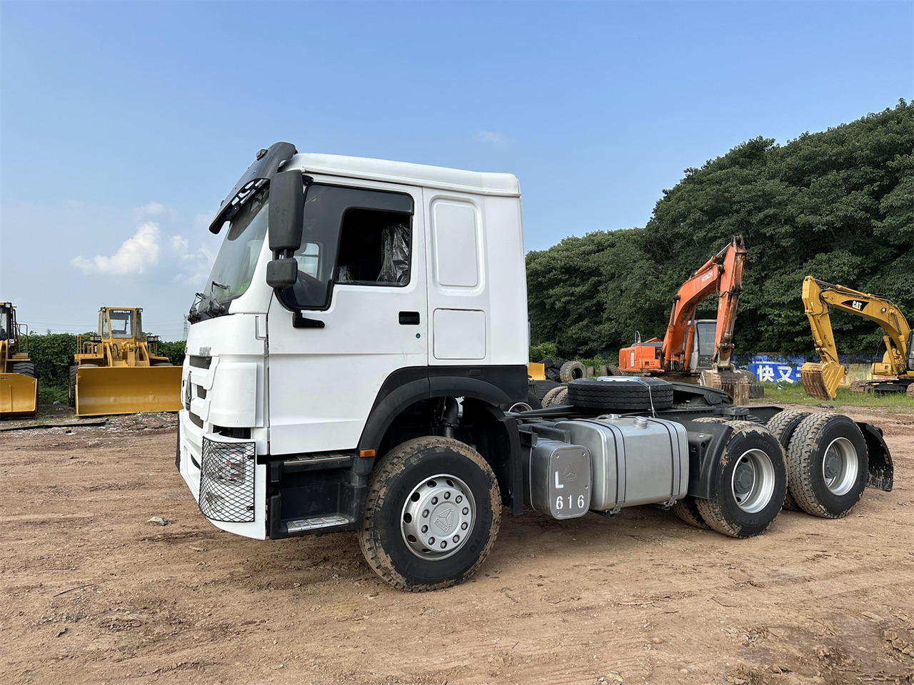 SINOTRUK HOWO 371 Tractor 6X4 - Tractor unit: picture 3 SINOTRUK HOWO 371 Tractor 6X4 - Tractor unit: picture 3