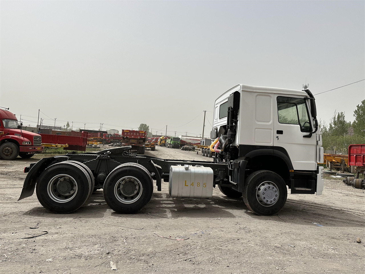 SINOTRUK Howo 371 Truck Head - Tractor unit: picture 4 SINOTRUK Howo 371 Truck Head - Tractor unit: picture 4