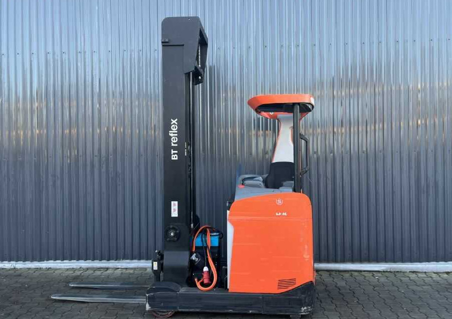BT RRE140H - Reach truck: picture 2 BT RRE140H - Reach truck: picture 2