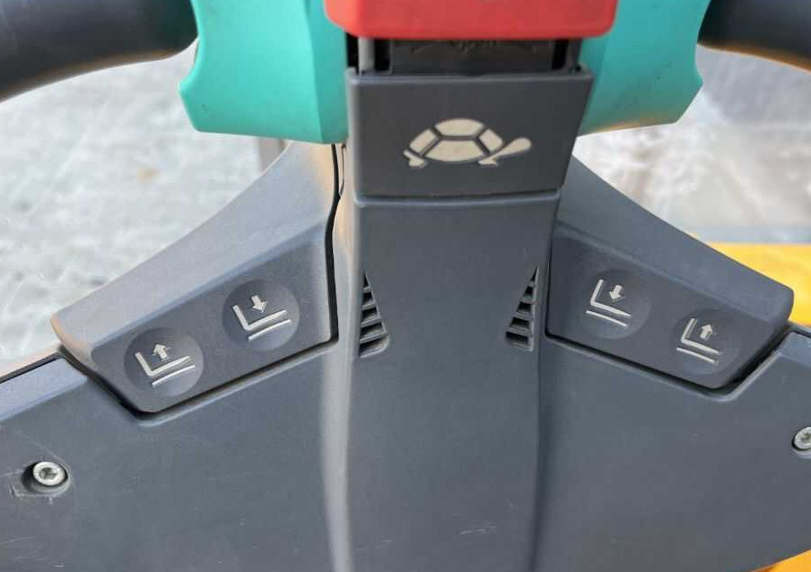 Jungheinrich EJC110 - Stacker: picture 3 Jungheinrich EJC110 - Stacker: picture 3