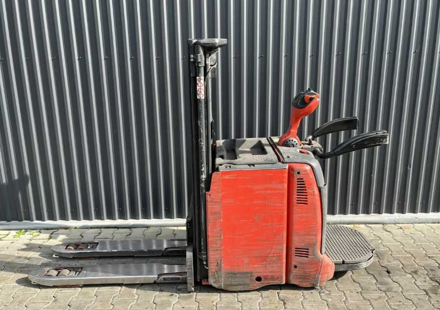 Linde D12AP - Stacker: picture 2 Linde D12AP - Stacker: picture 2