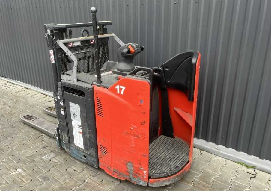 Linde D12HPSP - Stacker: picture 3 Linde D12HPSP - Stacker: picture 3
