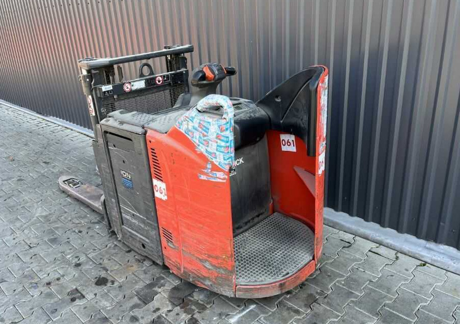 Linde D12HPSP - Stacker: picture 3 Linde D12HPSP - Stacker: picture 3