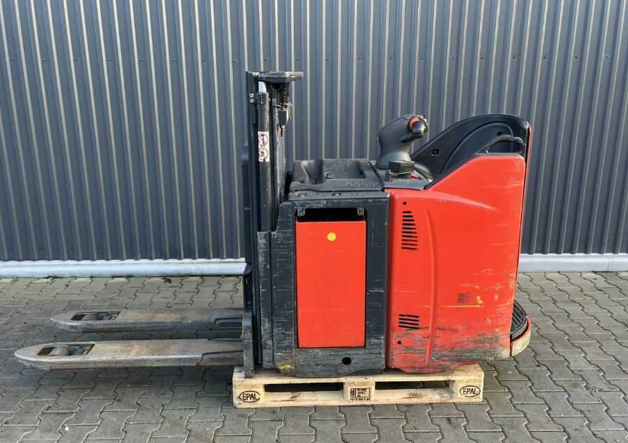 Linde D12SP - Stacker: picture 2 Linde D12SP - Stacker: picture 2