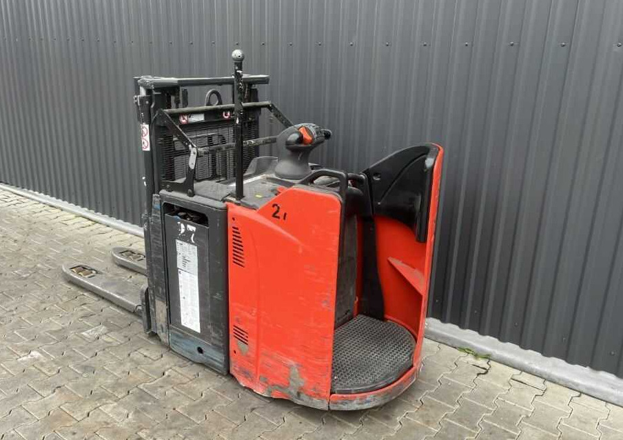Linde D12SPHP - Stacker: picture 3 Linde D12SPHP - Stacker: picture 3