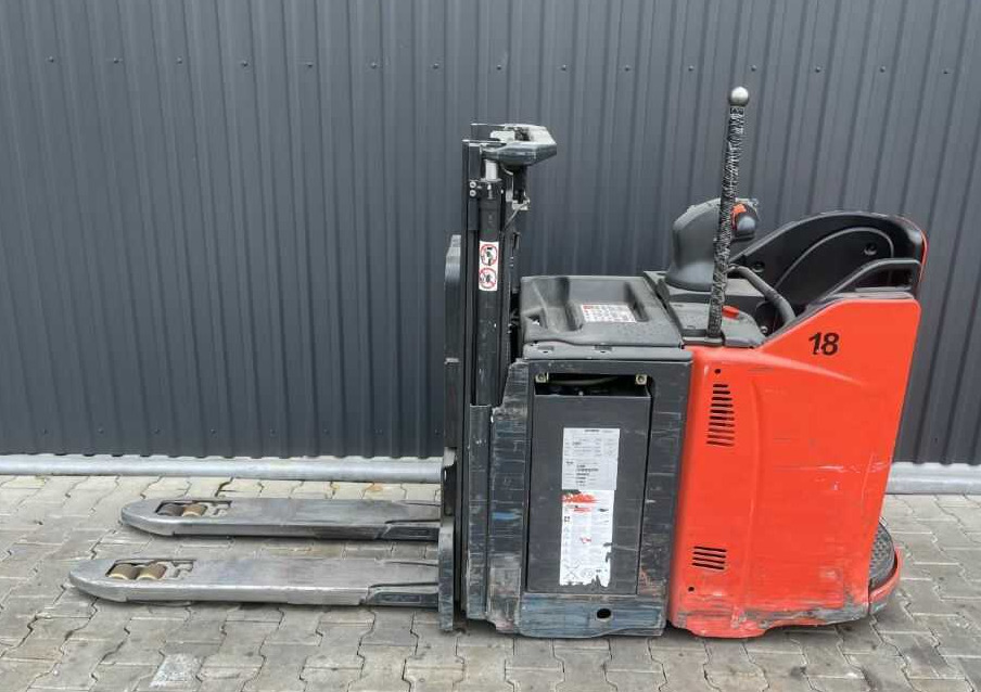 Linde D12SPHP - Stacker: picture 2 Linde D12SPHP - Stacker: picture 2