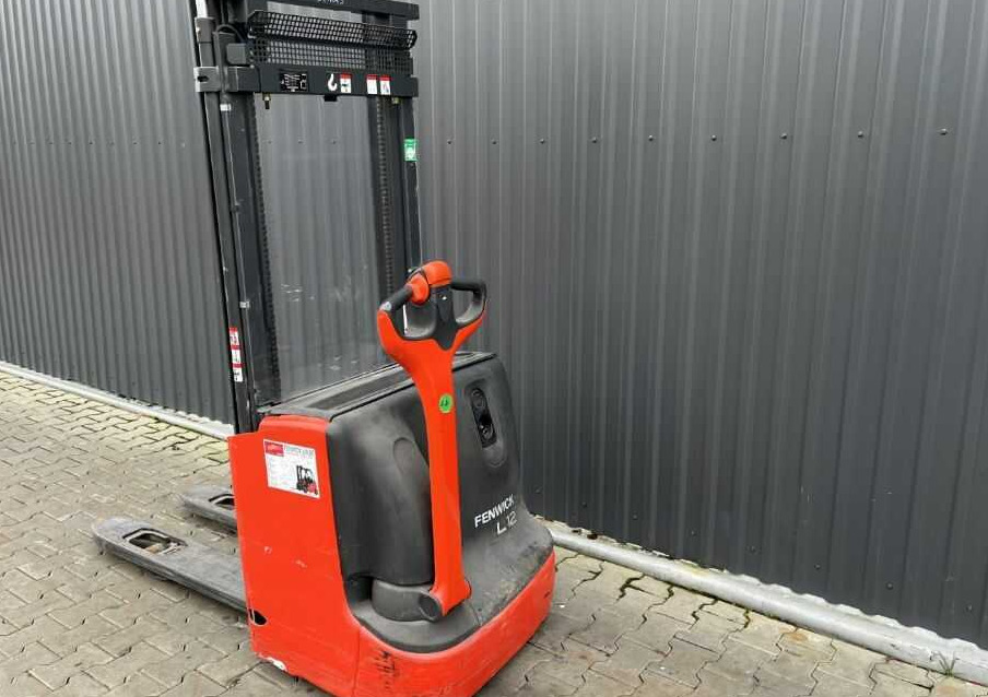 Linde L12 - Stacker: picture 3 Linde L12 - Stacker: picture 3