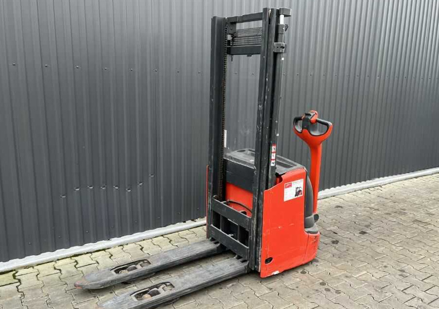 Linde L12 - Stacker: picture 1 Linde L12 - Stacker: picture 1