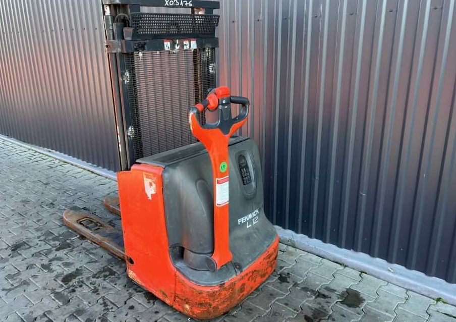 Linde L12L - Stacker: picture 3 Linde L12L - Stacker: picture 3