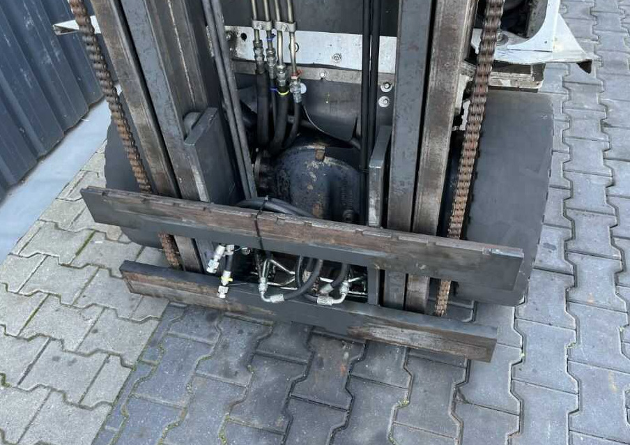Diesel forklift Nissan Y1D2A25Q: picture 8