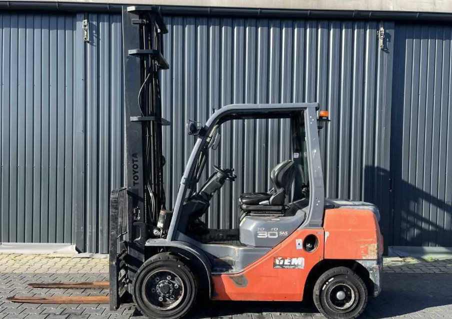 Toyota 8FDF30 - Diesel forklift: picture 2 Toyota 8FDF30 - Diesel forklift: picture 2