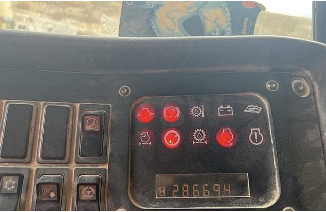 Dumper Caterpillar 771D: picture 18