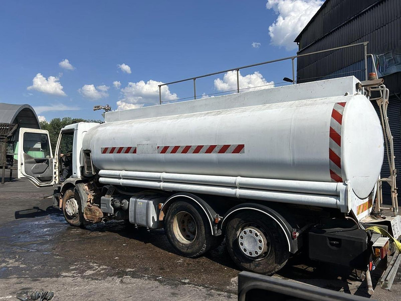 Renault 320 - Tank truck: picture 2 Renault 320 - Tank truck: picture 2