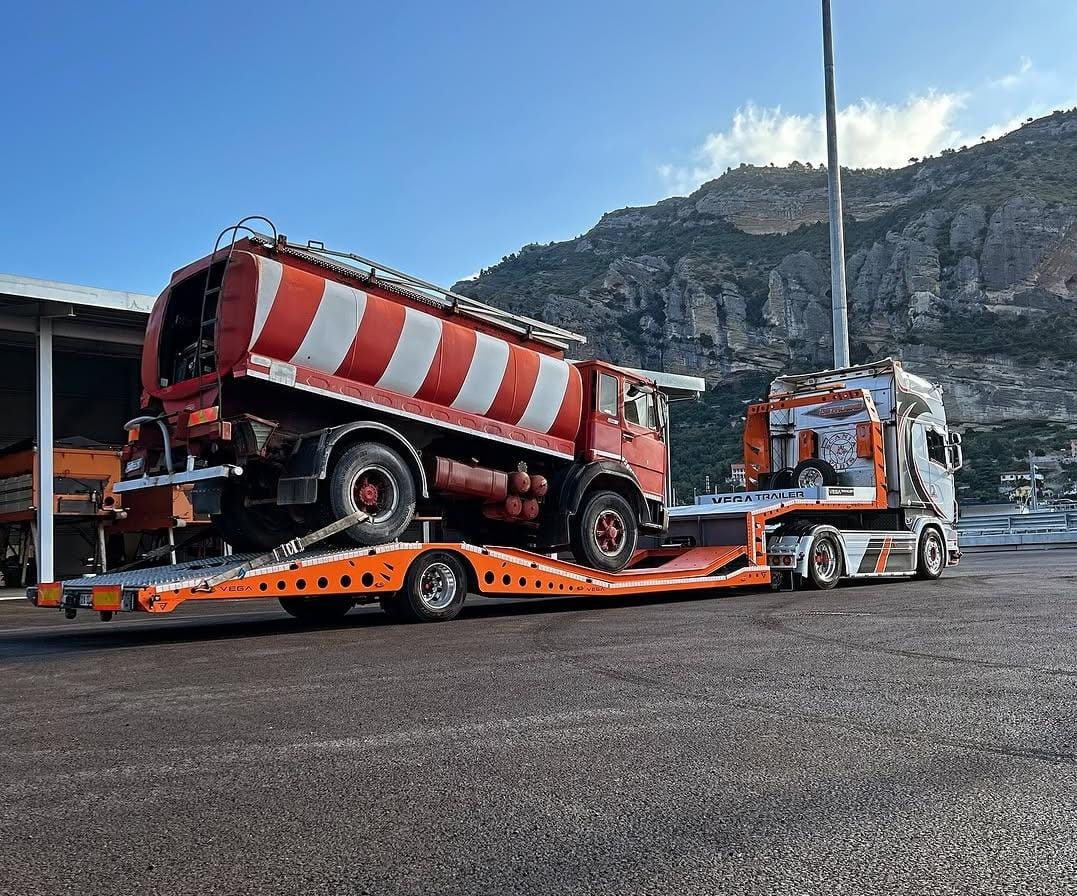 1 AXLE ARLA TRUCK CARRIER - Autotransporter semi-trailer: picture 3 1 AXLE ARLA TRUCK CARRIER - Autotransporter semi-trailer: picture 3