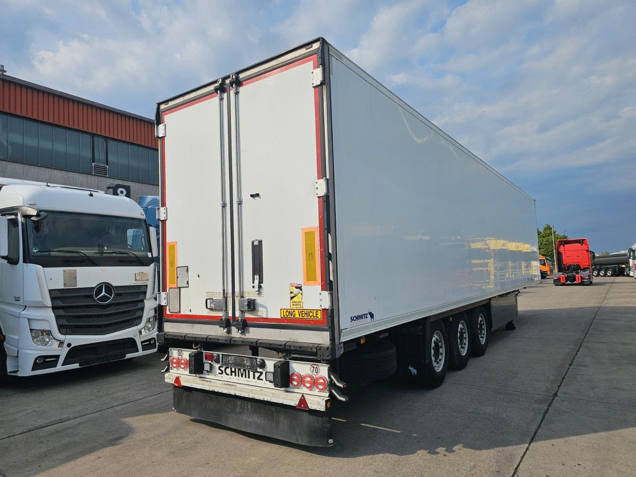 Schmitz Cargobull NKS * DOPPELST. * UNFALL * THERMOK. * LIFT * - Refrigerator semi-trailer: picture 5 Schmitz Cargobull NKS * DOPPELST. * UNFALL * THERMOK. * LIFT * - Refrigerator semi-trailer: picture 5