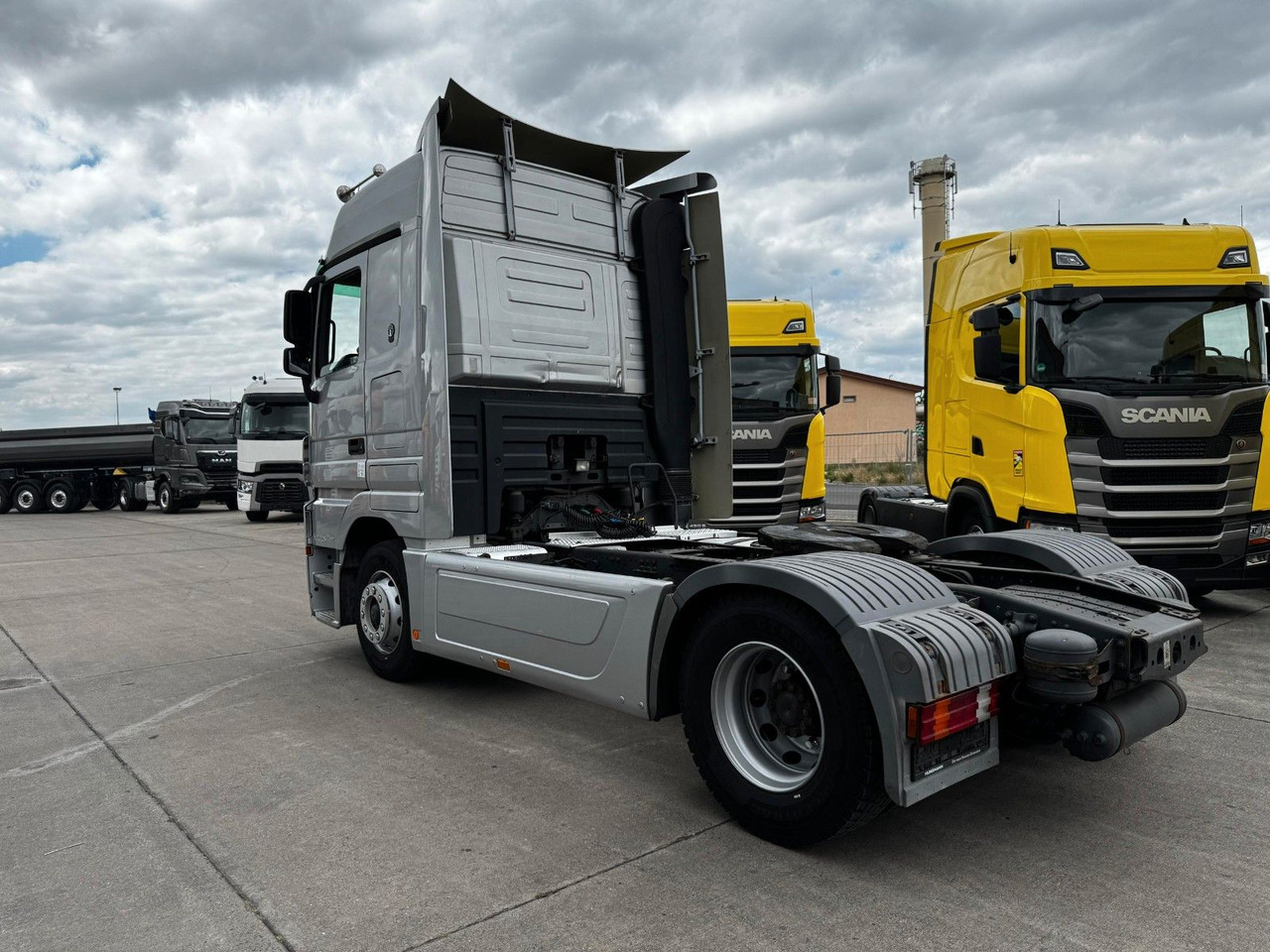 Mercedes-Benz ACTROS 1844 * AUTOMATIK * TOP * NEUE REIFEN - Tractor unit: picture 5 Mercedes-Benz ACTROS 1844 * AUTOMATIK * TOP * NEUE REIFEN - Tractor unit: picture 5