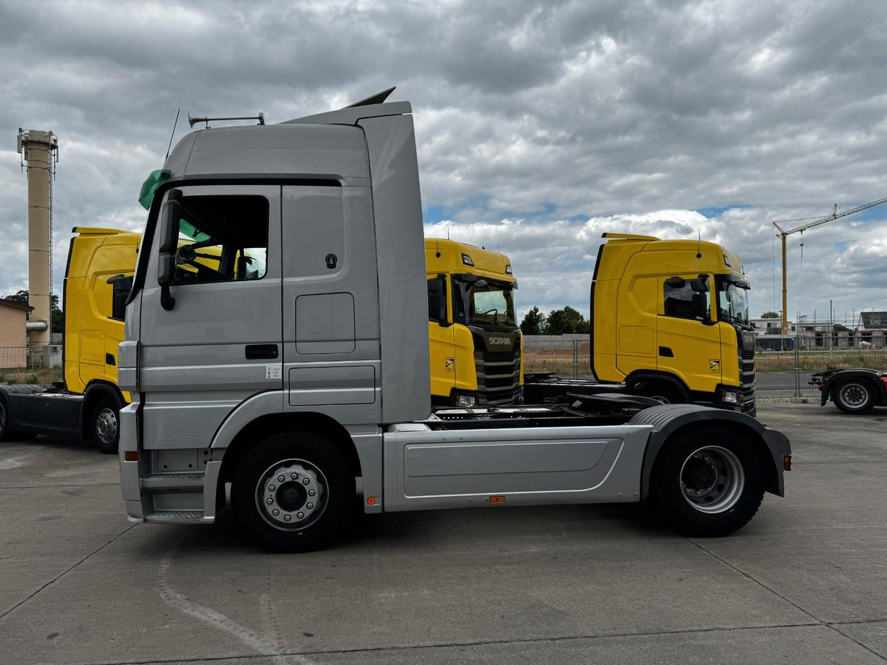 Mercedes-Benz ACTROS 1844 * AUTOMATIK * TOP * NEUE REIFEN - Tractor unit: picture 3 Mercedes-Benz ACTROS 1844 * AUTOMATIK * TOP * NEUE REIFEN - Tractor unit: picture 3