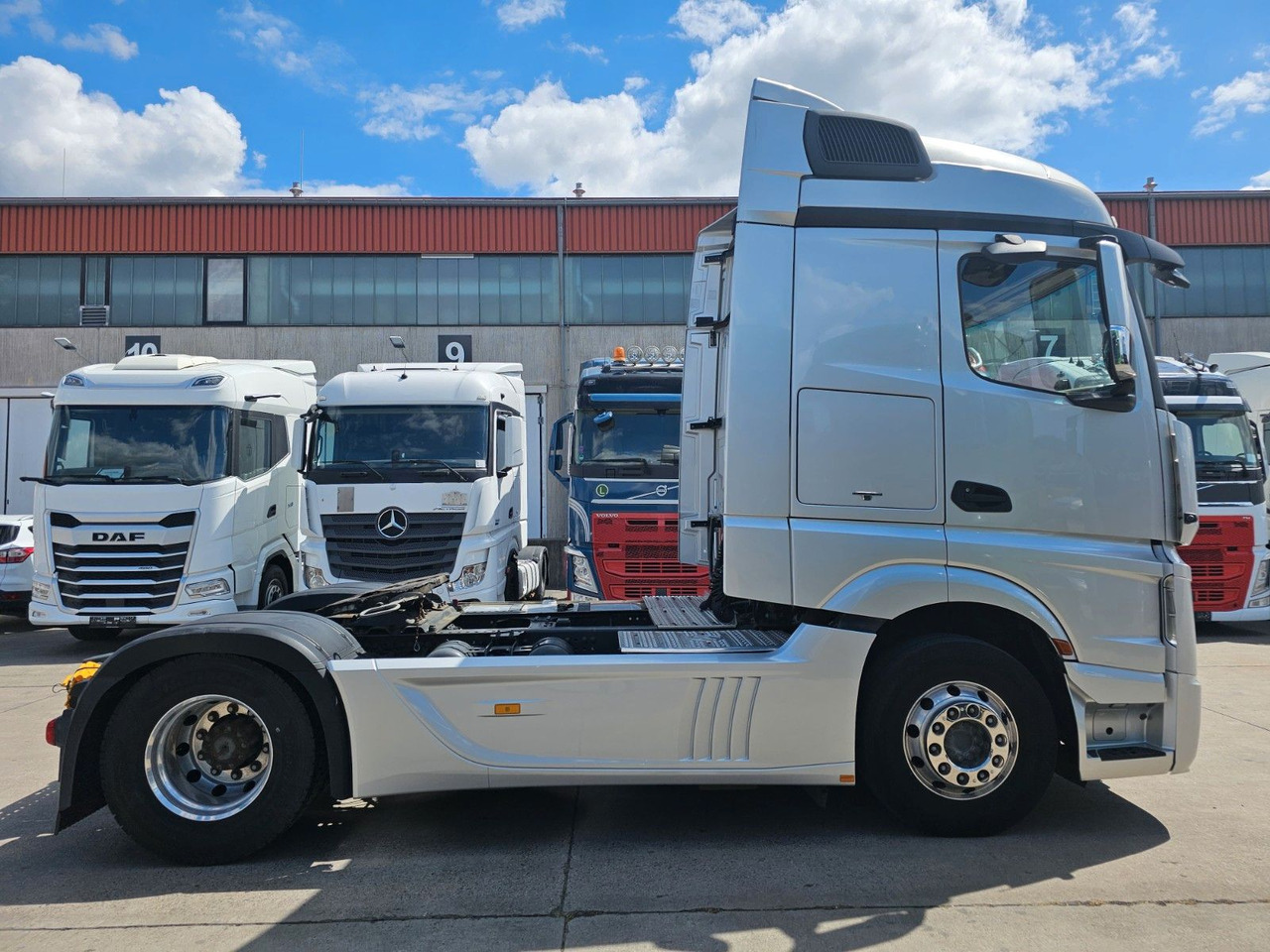 Mercedes-Benz ACTROS 1851 * 2X VORHANDEN * ACC * STANDH. *EUR5 - Tractor unit: picture 4 Mercedes-Benz ACTROS 1851 * 2X VORHANDEN * ACC * STANDH. *EUR5 - Tractor unit: picture 4