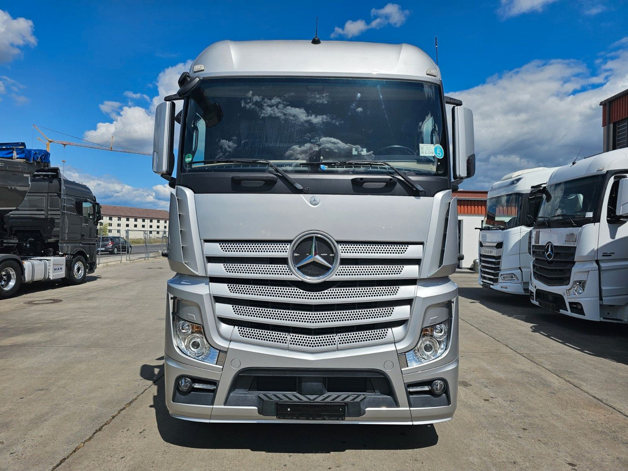 Mercedes-Benz ACTROS 1851 * 2X VORHANDEN * ACC * STANDH. *EUR5 - Tractor unit: picture 2 Mercedes-Benz ACTROS 1851 * 2X VORHANDEN * ACC * STANDH. *EUR5 - Tractor unit: picture 2