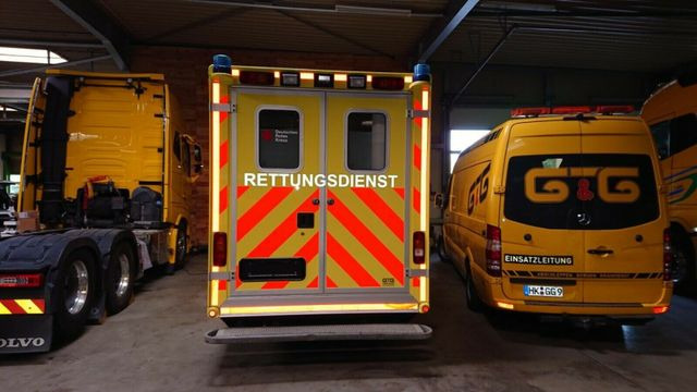 Mercedes-Benz Sprinter 516 CDI 4x4 WAS Koffer // Garantie // - Ambulance: picture 1 Mercedes-Benz Sprinter 516 CDI 4x4 WAS Koffer // Garantie // - Ambulance: picture 1