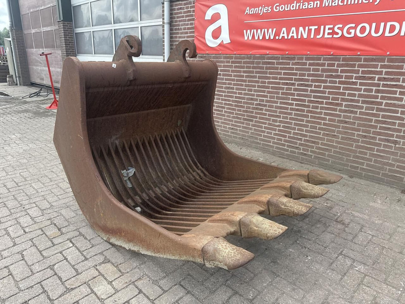 CW 40 - Bucket for Excavator: picture 2 CW 40 - Bucket for Excavator: picture 2