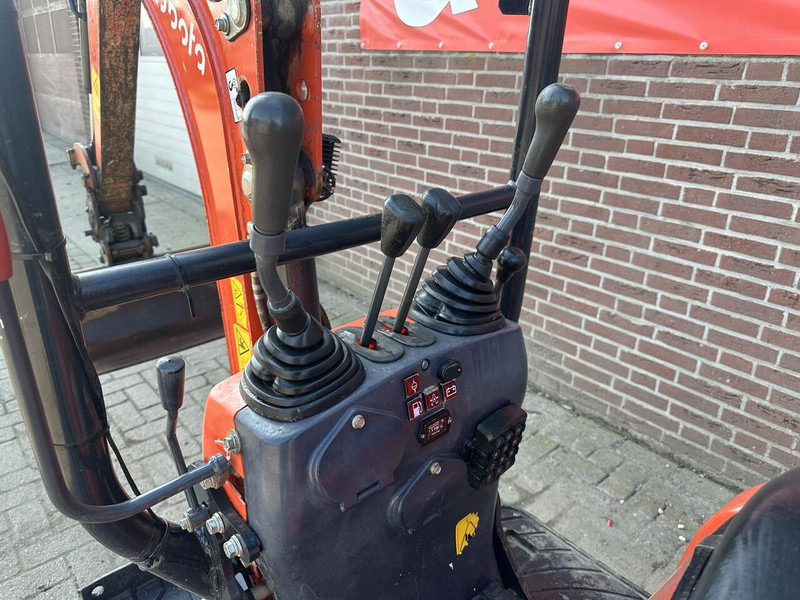 Mini excavator Kubota KOO8-3: picture 8
