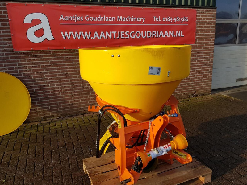 Pronar PS250M - Sand/ Salt spreader: picture 3 Pronar PS250M - Sand/ Salt spreader: picture 3