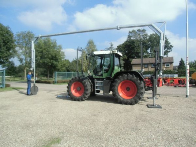 Tractor aquaduct - Manure spreader: picture 1 Tractor aquaduct - Manure spreader: picture 1
