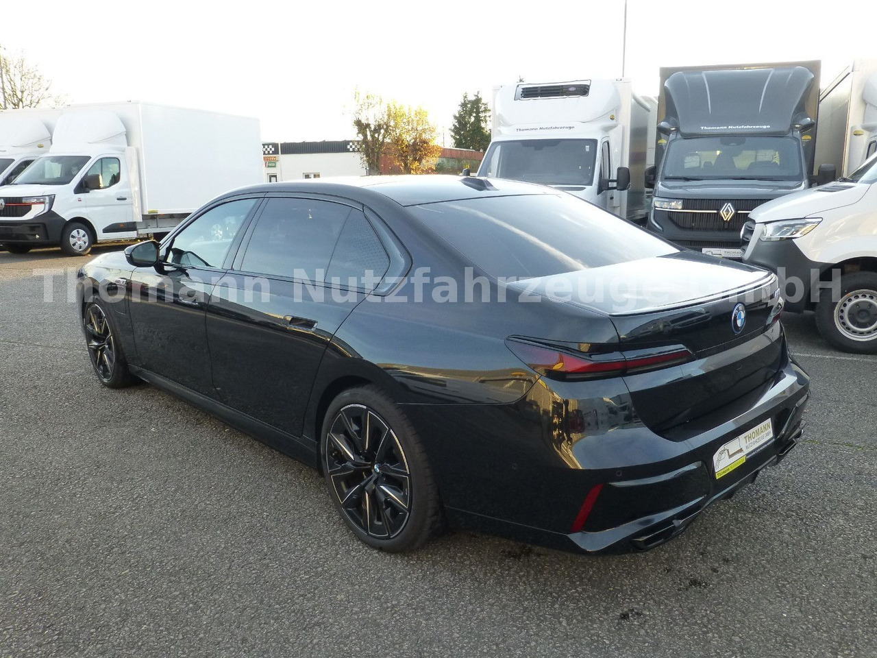 BMW M760 7 M760 e xDrive Cinema Sky Lounge 2x 21 Zol - Sedan: picture 5 BMW M760 7 M760 e xDrive Cinema Sky Lounge 2x 21 Zol - Sedan: picture 5