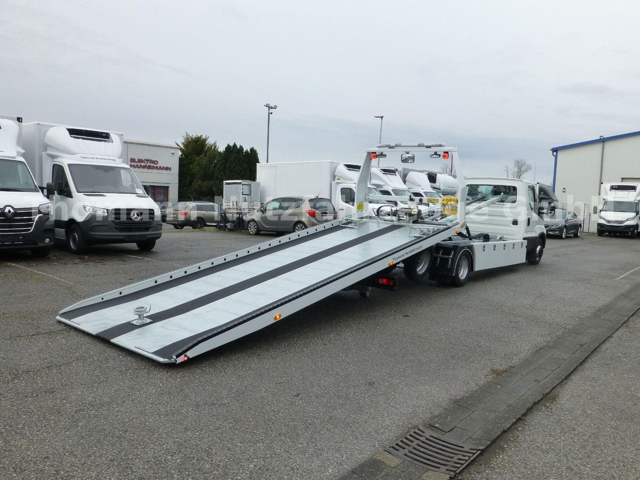 Iveco DAILY 72C18 Schiebeplateu Luftfed Navi Iveco DAILY 72C18 Schiebeplateu Luftfed Navi - Tow truck, Commercial vehicle: picture 3 Iveco DAILY 72C18 Schiebeplateu Luftfed Navi Iveco DAILY 72C18 Schiebeplateu Luftfed Navi - Tow truck, Commercial vehicle: picture 3