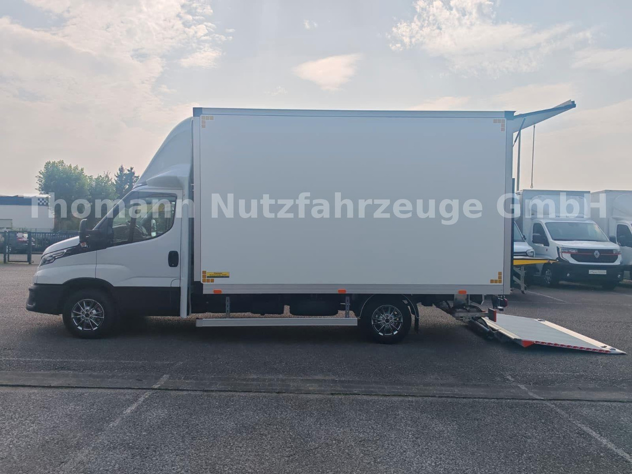 New Box van Iveco Daily 35S18 Koffer + LBW Navi/ACC Tempomat: picture 15
