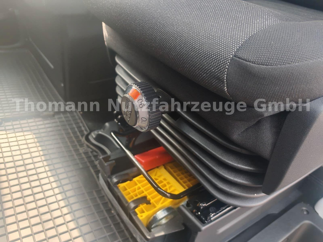 New Box van Iveco Daily 35S18 Koffer + LBW Navi/ACC Tempomat: picture 6