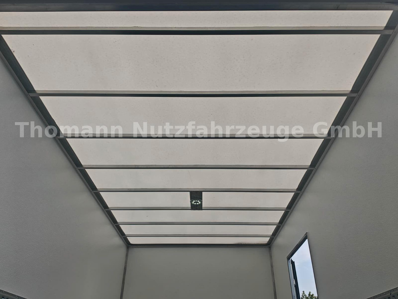 New Box van Iveco Daily 35S18 Koffer + LBW Navi/ACC Tempomat: picture 24