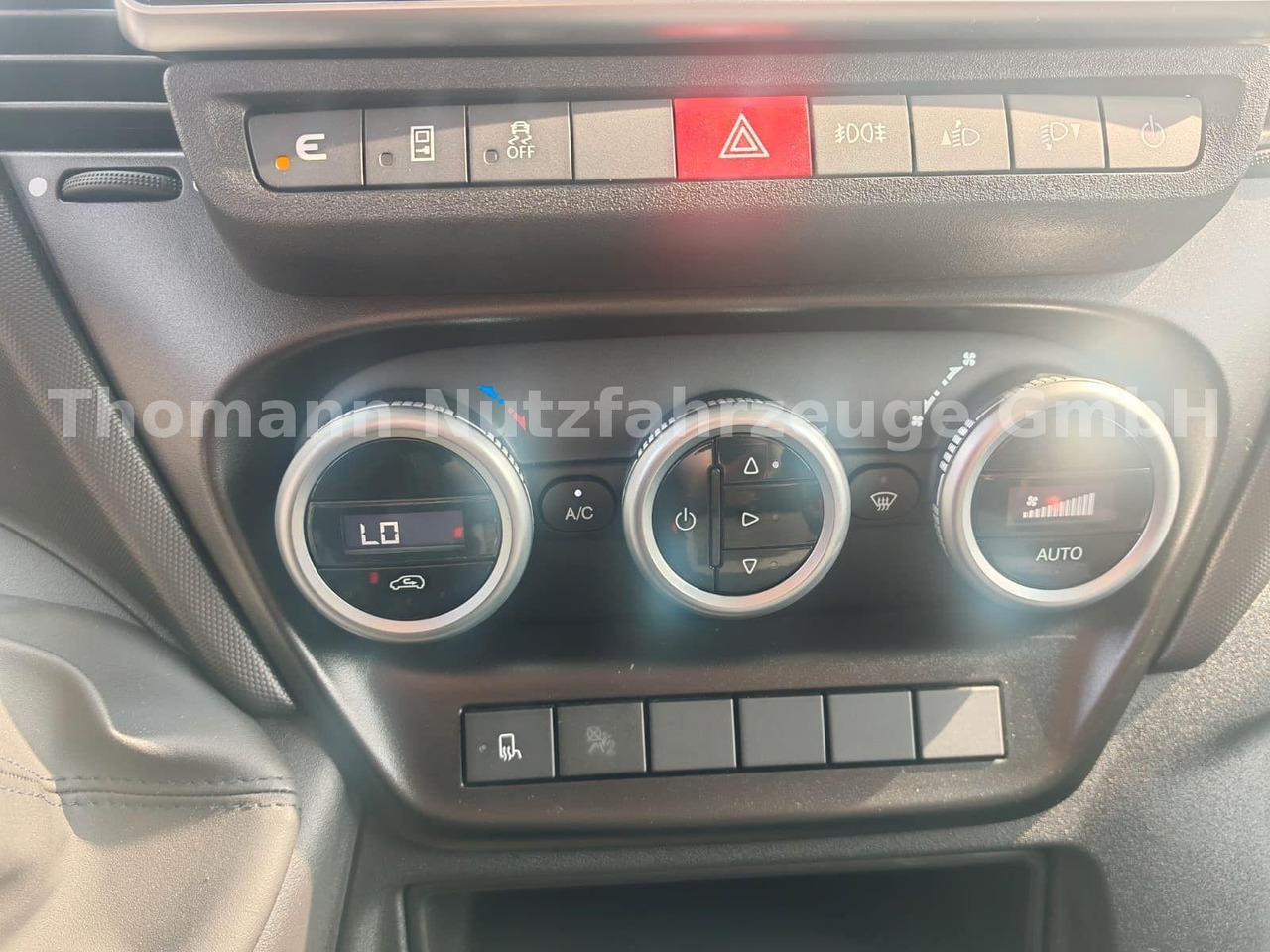 New Box van Iveco Daily 35S18 Koffer + LBW Navi/ACC Tempomat: picture 12