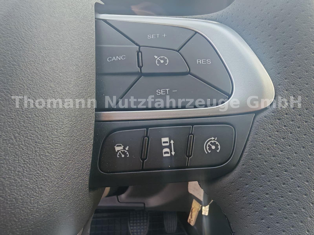 New Box van Iveco Daily 35S18 Koffer + LBW Navi/ACC Tempomat: picture 8