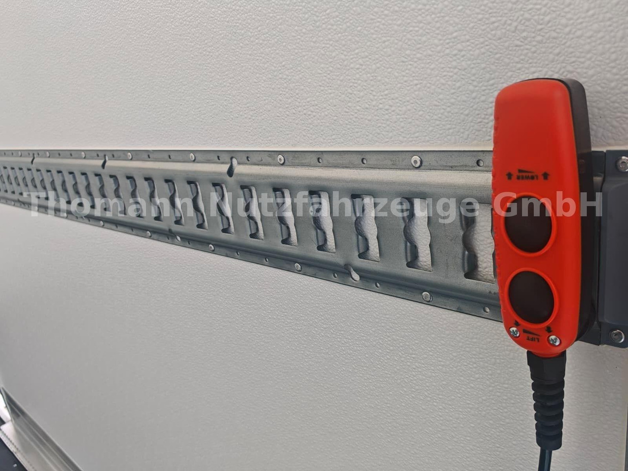 New Box van Iveco Daily 35S18 Koffer + LBW Navi/ACC Tempomat: picture 26