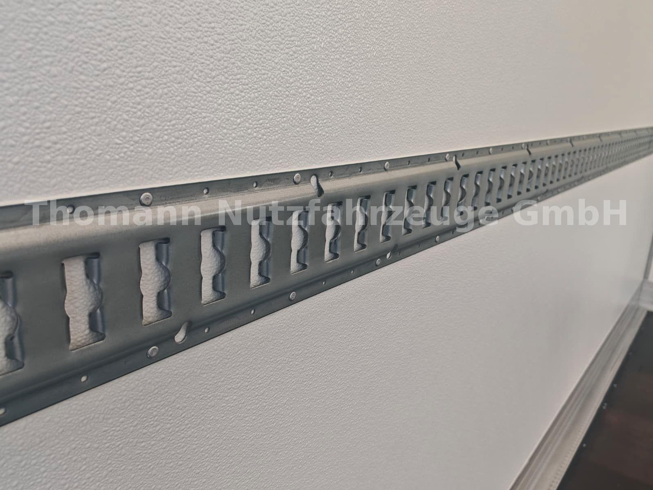 New Box van Iveco Daily 35S18 Koffer + LBW Navi/ACC Tempomat: picture 27