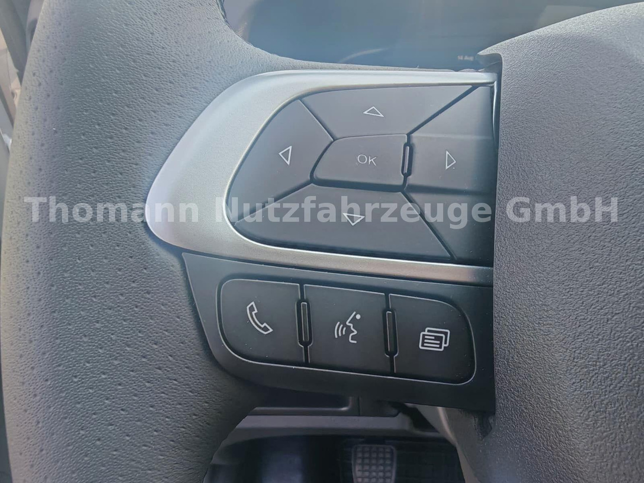 New Box van Iveco Daily 35S18 Koffer + LBW Navi/ACC Tempomat: picture 9