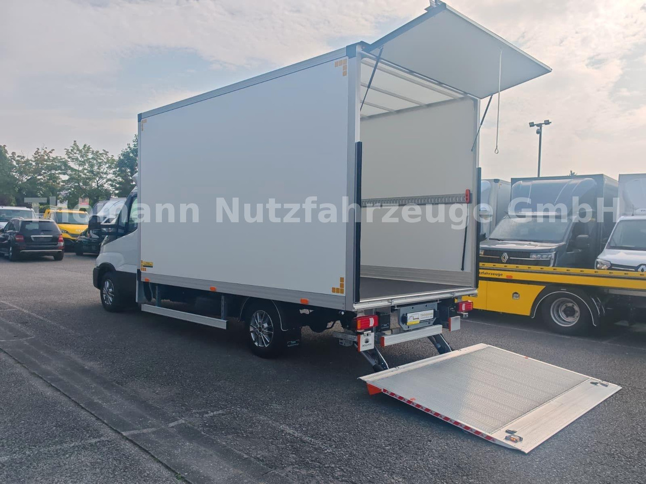 New Box van Iveco Daily 35S18 Koffer + LBW Navi/ACC Tempomat: picture 16