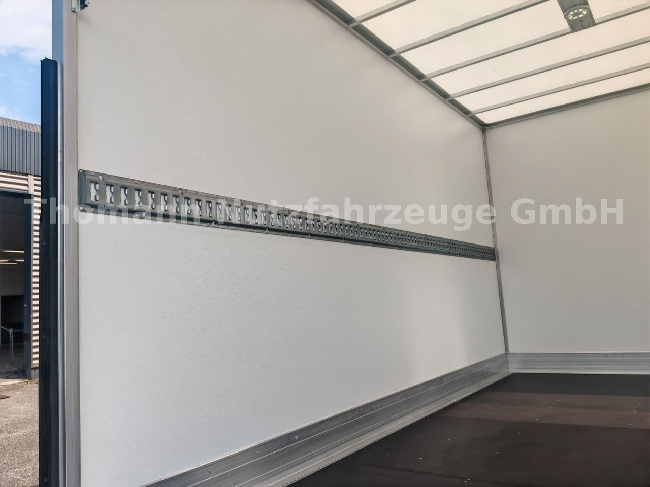 New Box van Iveco Daily 35S18 Koffer + LBW Navi/ACC Tempomat: picture 28