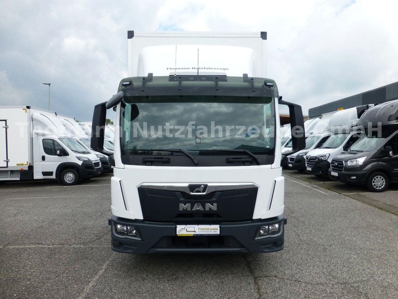 MAN TGL 12.220 4x2 BL CH Premium Koffer LBW MAN TGL 12.220 4x2 BL CH Premium Koffer LBW - Box truck: picture 3 MAN TGL 12.220 4x2 BL CH Premium Koffer LBW MAN TGL 12.220 4x2 BL CH Premium Koffer LBW - Box truck: picture 3