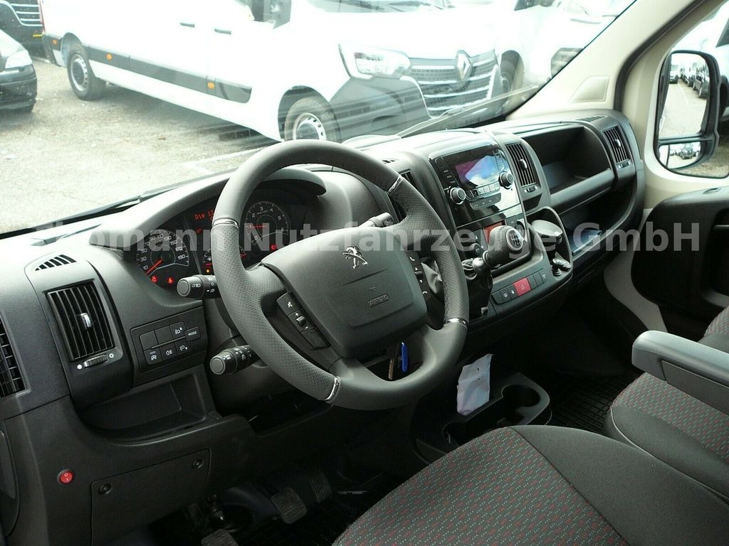 Interior photo 1: New Box van Peugeot Boxer Koffer Ladebordwand 750Kg Klimaautomatik Peugeot Boxer Koffer Ladebordwand 750Kg Klimaautomatik Interior photo 1: New Box van Peugeot Boxer Koffer Ladebordwand 750Kg Klimaautomatik Peugeot Boxer Koffer Ladebordwand 750Kg Klimaautomatik