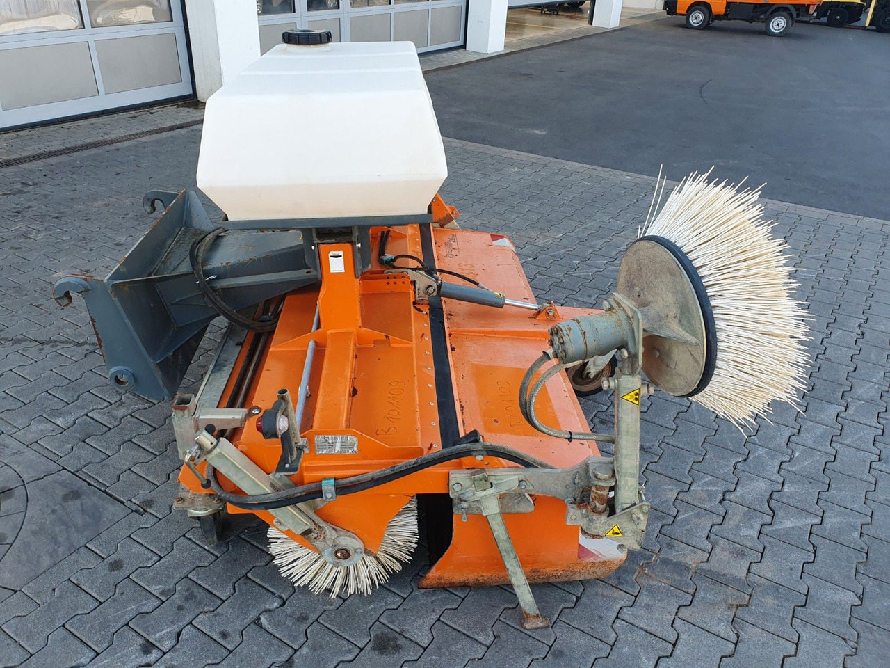 Bema 25 Dual Kehrmaschine / 2.050 mm / 2020 - Broom: picture 4 Bema 25 Dual Kehrmaschine / 2.050 mm / 2020 - Broom: picture 4