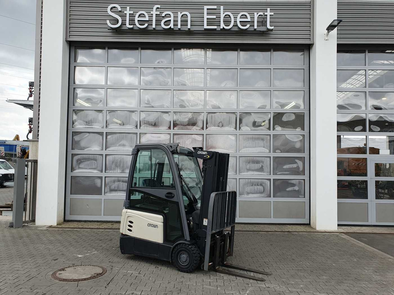 Crown SCT6020-1.3 /Triplex: 4.30m / SS / 1.185h! - Electric forklift: picture 1 Crown SCT6020-1.3 /Triplex: 4.30m / SS / 1.185h! - Electric forklift: picture 1