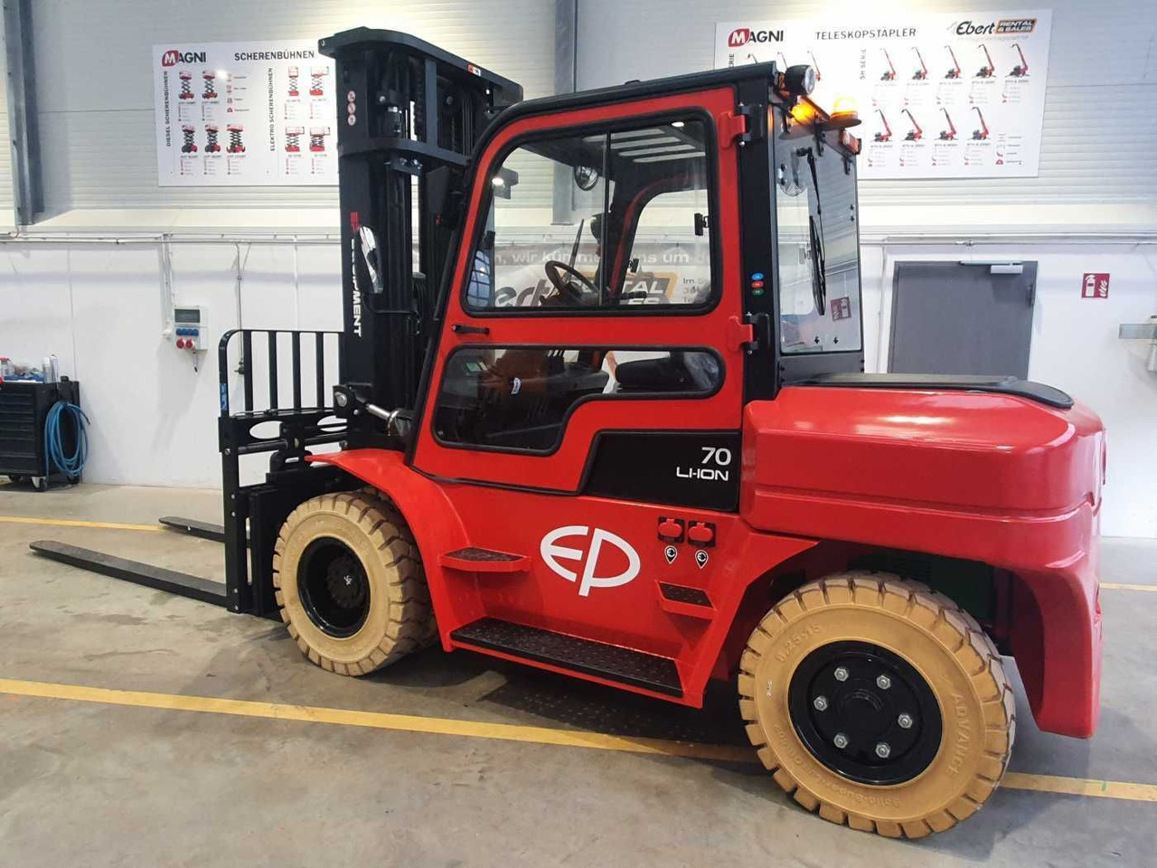 EP Equipment EFL 702 / 7T / Triplex: 5,40m / ZVG - Electric forklift: picture 3 EP Equipment EFL 702 / 7T / Triplex: 5,40m / ZVG - Electric forklift: picture 3