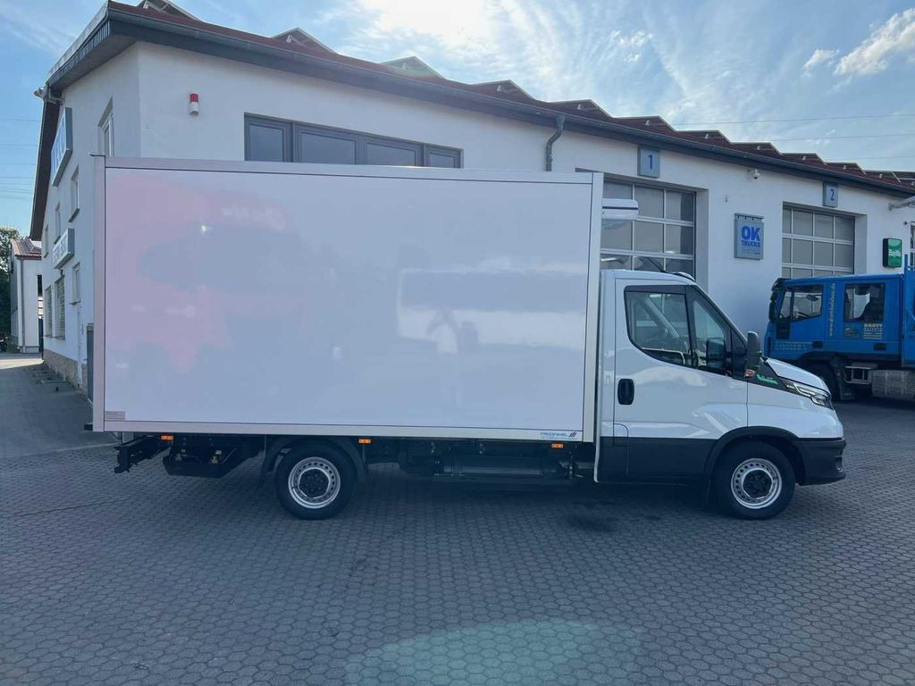 Iveco 35S14 A8 CNG Koffer *3-Sitze*Klima*Automatik* Iveco 35S14 A8 CNG Koffer *3-Sitze*Klima*Automatik* - Refrigerated van: picture 3 Iveco 35S14 A8 CNG Koffer *3-Sitze*Klima*Automatik* Iveco 35S14 A8 CNG Koffer *3-Sitze*Klima*Automatik* - Refrigerated van: picture 3