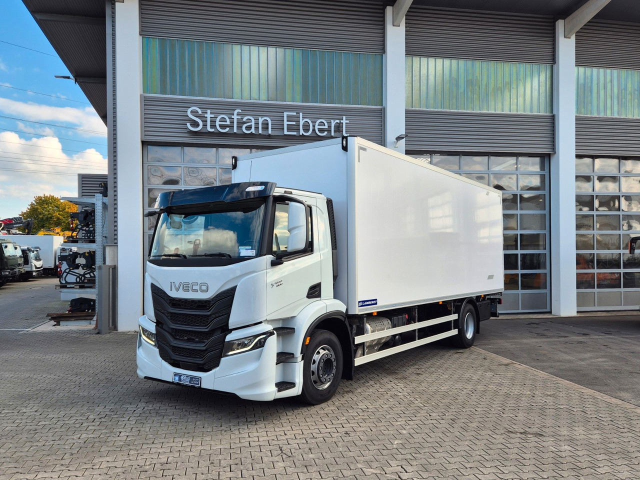 Iveco AD190S40/FP Lamberet Mitsubishi LBW Tür AHK - Refrigerator truck: picture 1 Iveco AD190S40/FP Lamberet Mitsubishi LBW Tür AHK - Refrigerator truck: picture 1