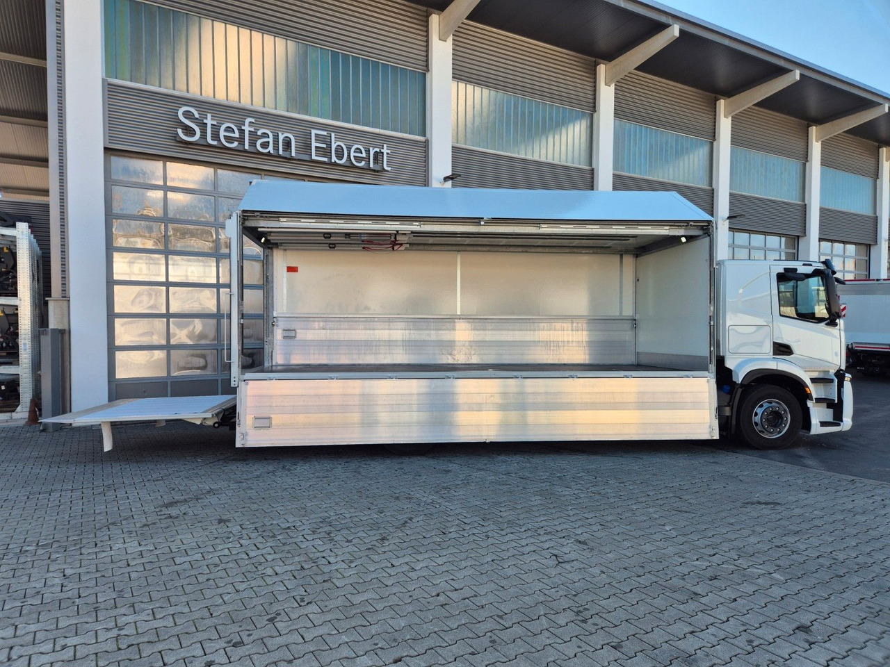 Box truck Iveco AT190S40/FP Böse Schwenkwand LBW AHK: picture 40